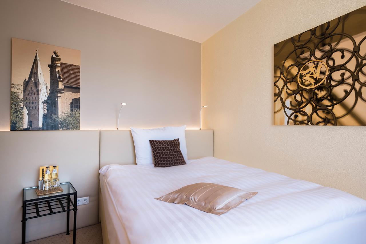 Hotel Zur Muehle Paderborn Esterno foto